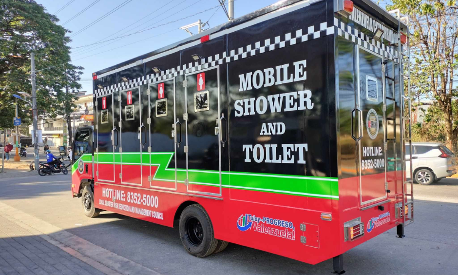 Japan Isuzu Mobile Emergency Shower and Toilet Vehicles pictures factory