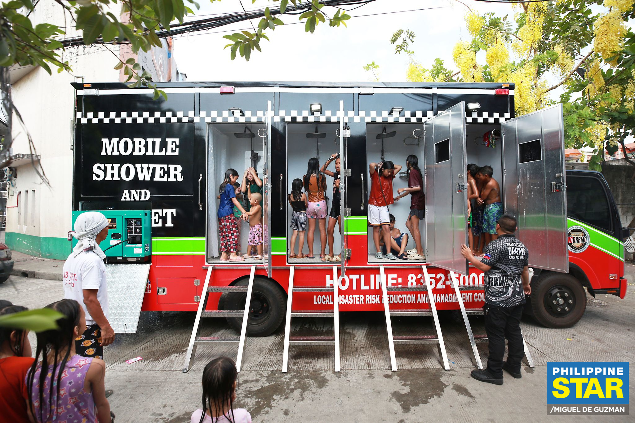 Japan Isuzu Mobile Emergency Shower and Toilet Vehicles pictures factory