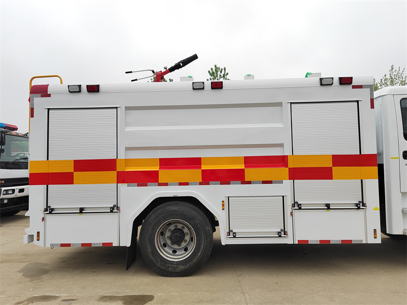 Isuzu FVR GIGA 6CBM foam water fire rescue truck