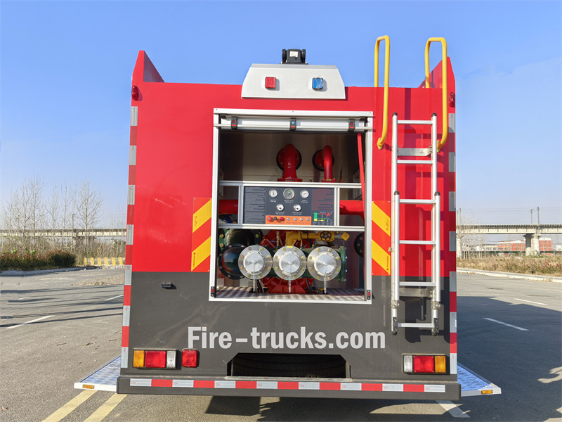 Isuzu GIGA 10cbm foam fire engine