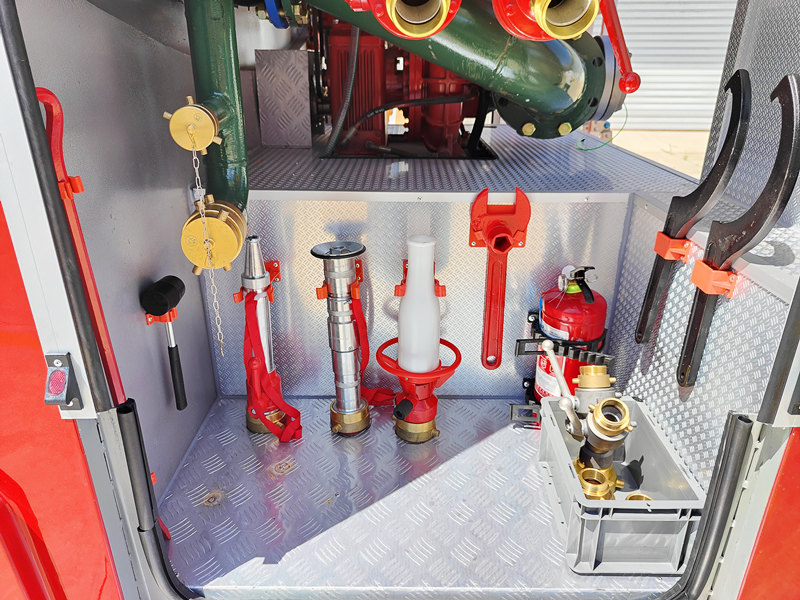 Isuzu water foam fire truck